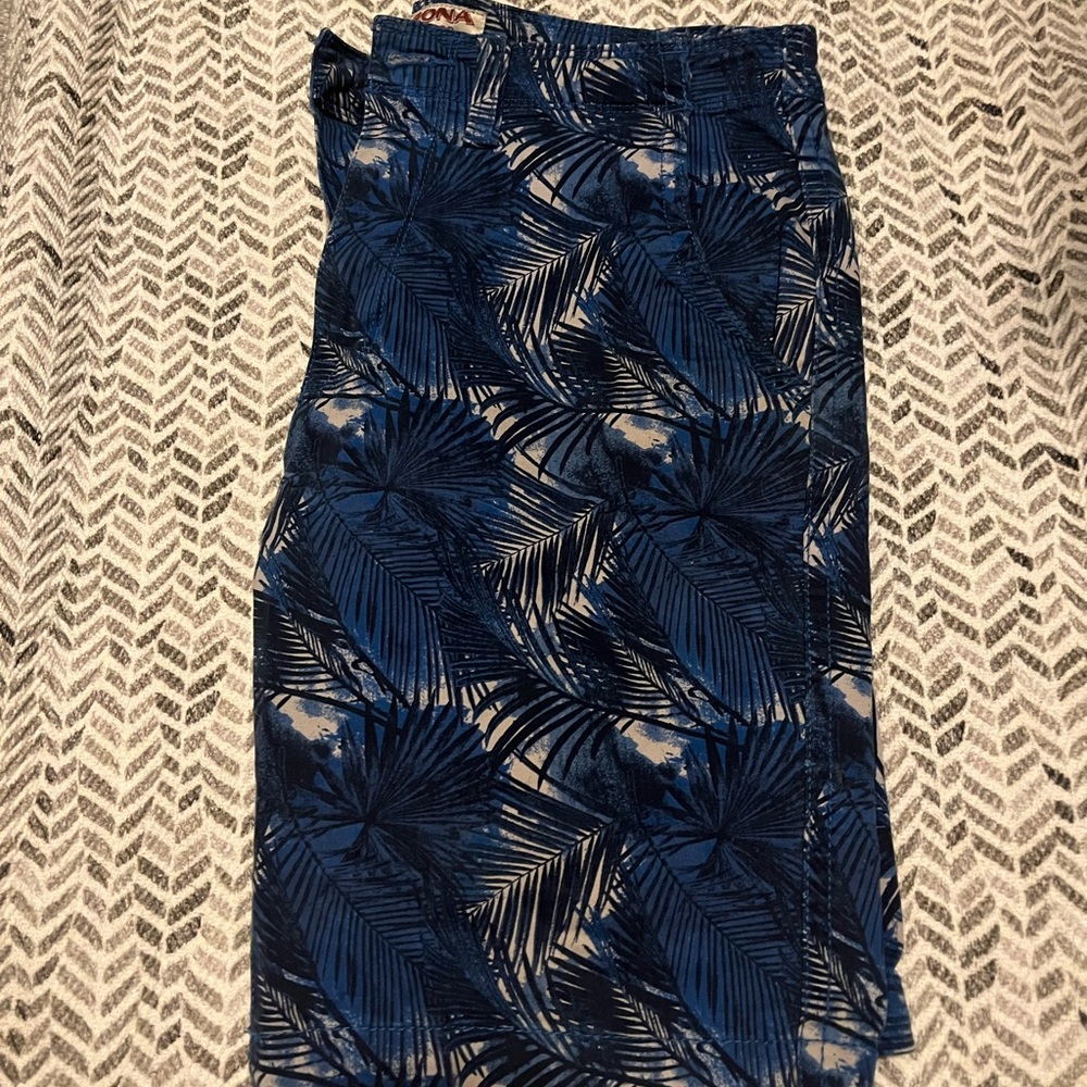 Men’s Arizona Palm Design Shorts Size 31 NWOT
